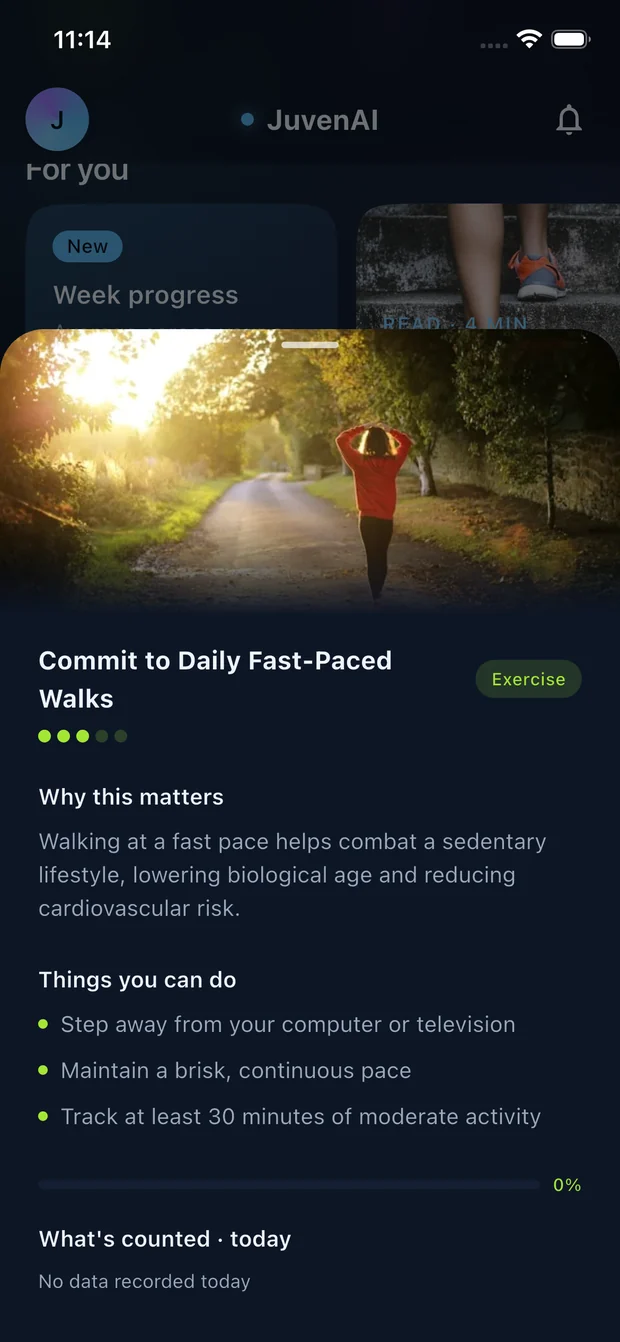El foco del día en la app: caminar a paso vivo, con la explicación de por qué importa y tres formas de hacerlo